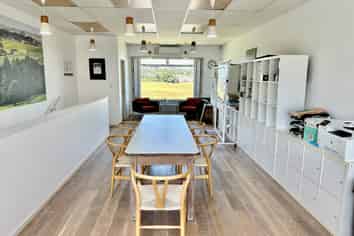 MODERN OFFICE WITH LAKE VIEWS
