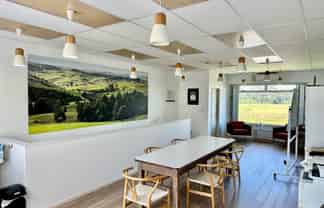 MODERN OFFICE WITH LAKE VIEWS
