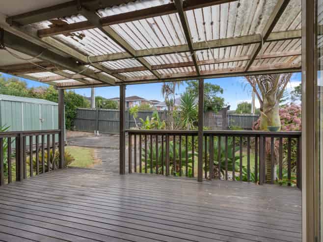 53 Tiroroa Avenue, Te Atatu South