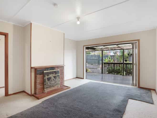 53 Tiroroa Avenue, Te Atatu South