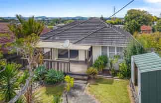 53 Tiroroa Avenue, Te Atatu South