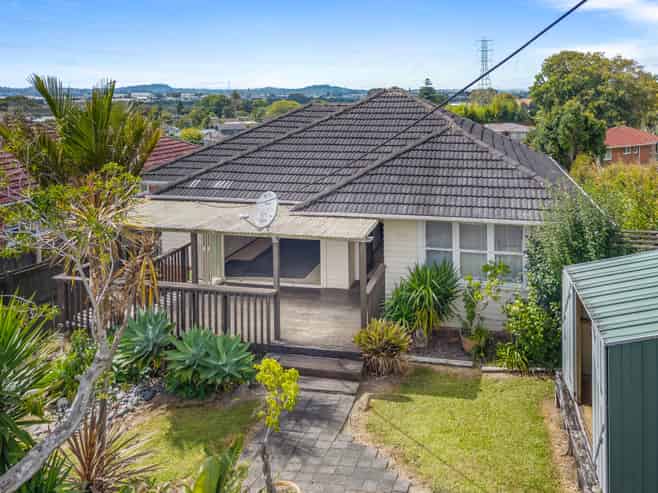 53 Tiroroa Avenue, Te Atatu South