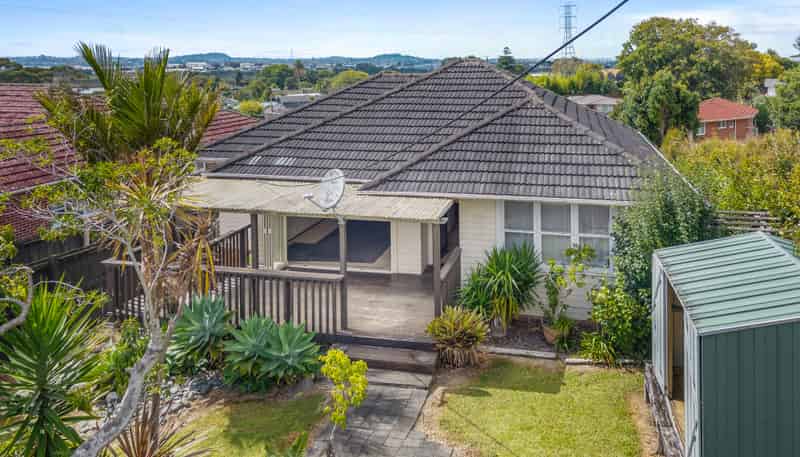 53 Tiroroa Avenue, Te Atatu South