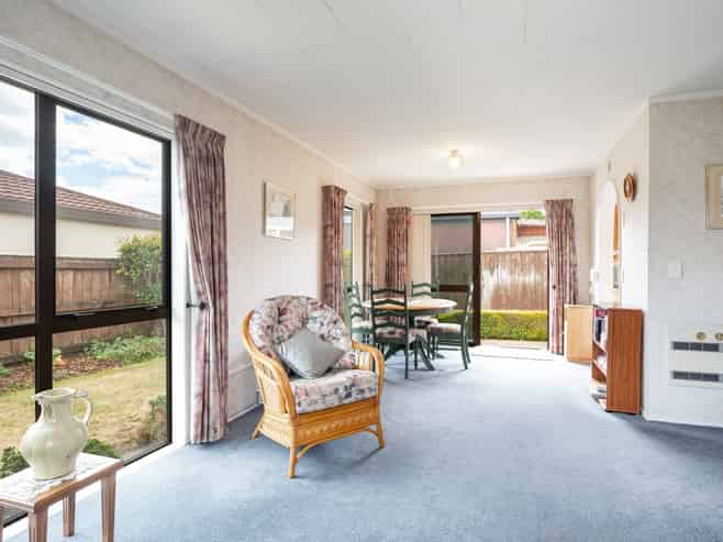 2/10 Stead Crescent, Stoke