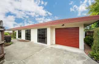 2/10 Stead Crescent, Stoke