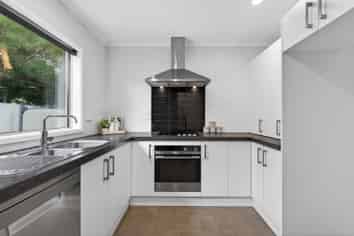 217 Edgeware Road, Saint Albans