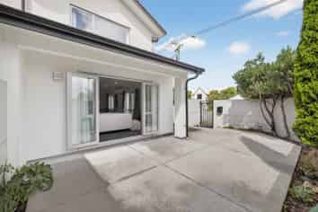 217 Edgeware Road, Saint Albans