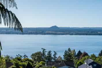 2/102 Wakeman Road, ACACIA BAY