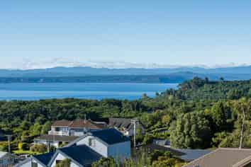 2/102 Wakeman Road, ACACIA BAY