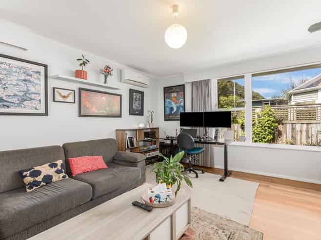 2/159 Muritai Road, Eastbourne