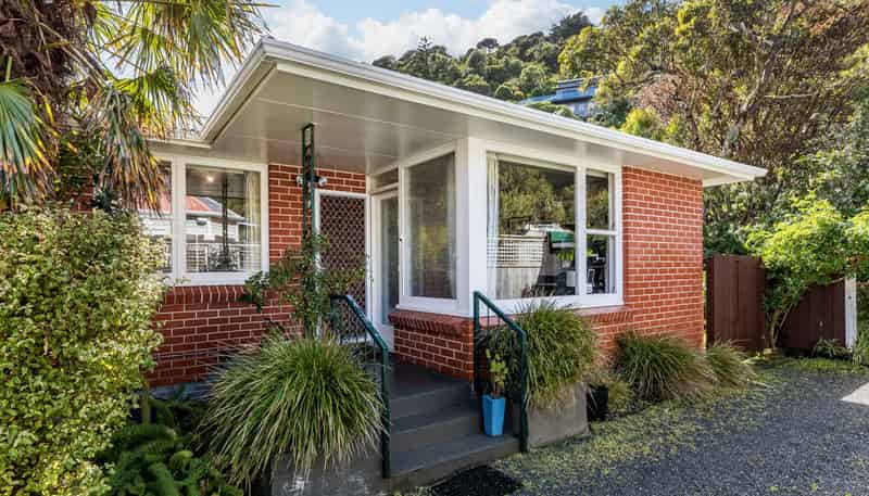 2/159 Muritai Road, Eastbourne