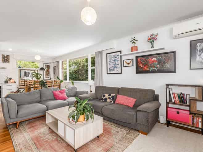 2/159 Muritai Road, Eastbourne