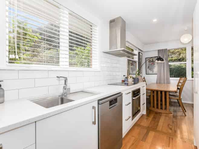 2/159 Muritai Road, Eastbourne