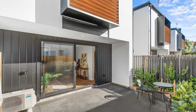 16/130 Holly Road, Saint Albans
