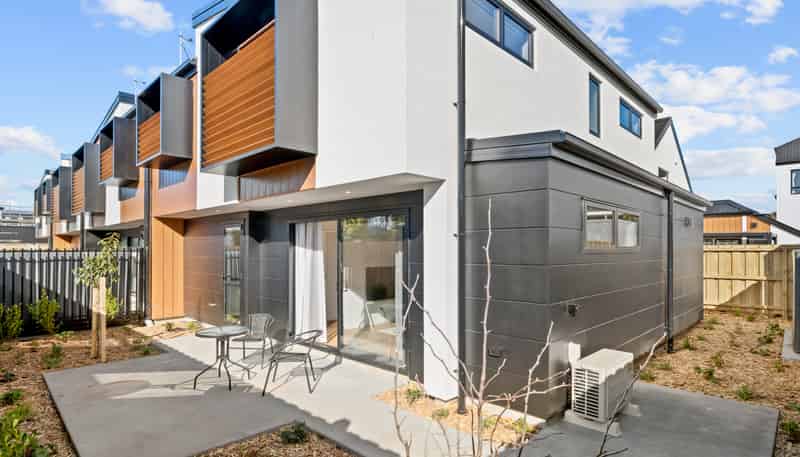 14/130 Holly Road, Saint Albans