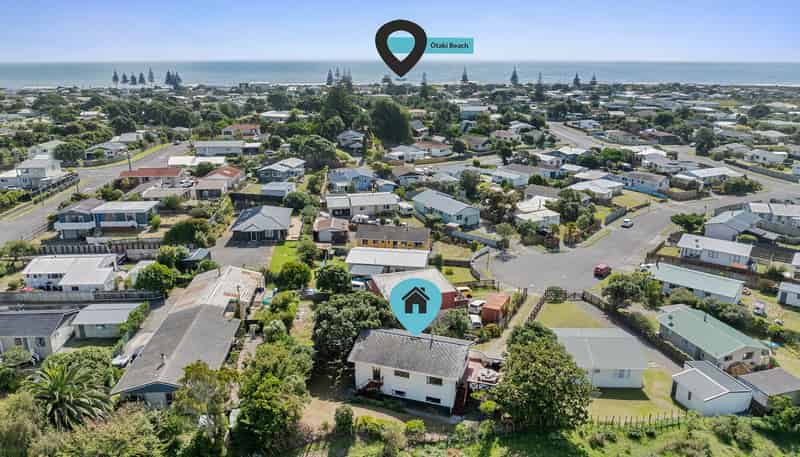 19 Colenso Place, Otaki Beach