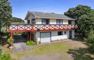 19 Colenso Place, Otaki Beach