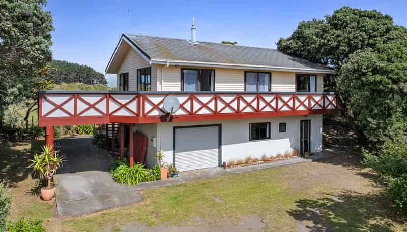 19 Colenso Place, Otaki Beach
