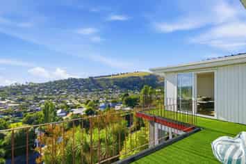 2 Aotea Terrace, Huntsbury