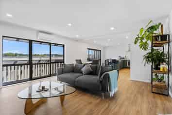 15/18 Airborne Road, Rosedale