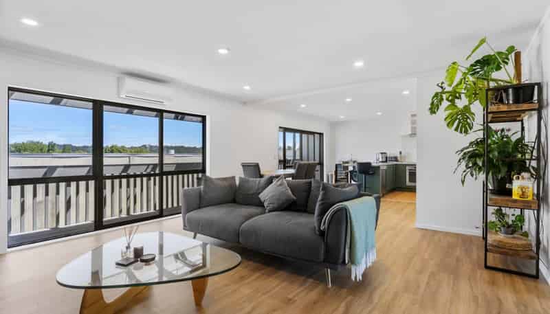 15/18 Airborne Road, Rosedale