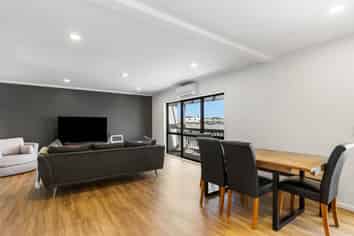 15/18 Airborne Road, Rosedale