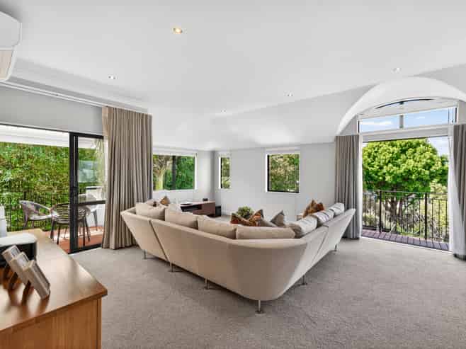 11 St Johns Road, Meadowbank