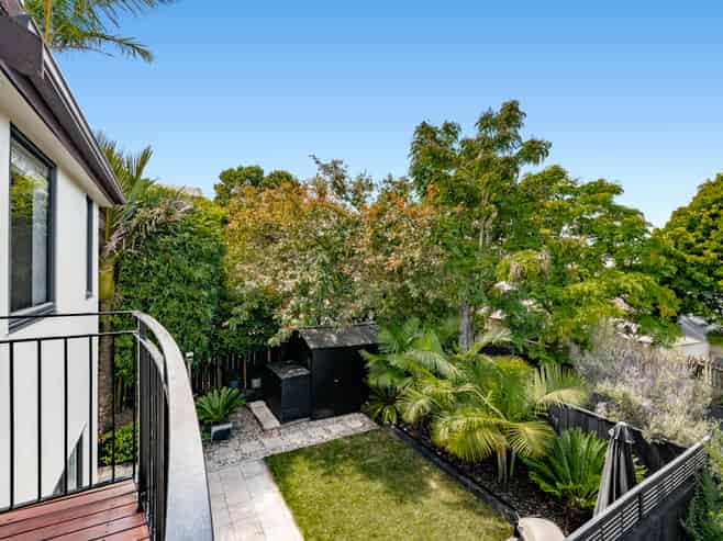 11 St Johns Road, Meadowbank