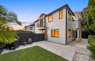 11 St Johns Road, Meadowbank