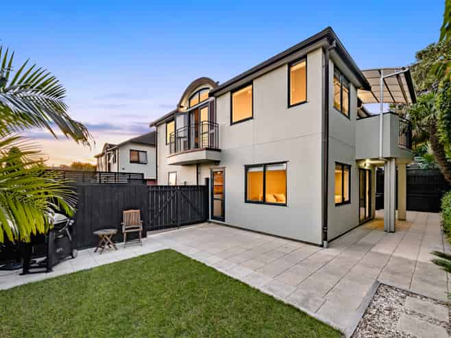 11 St Johns Road, Meadowbank