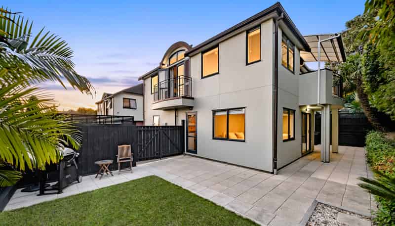 11 St Johns Road, Meadowbank