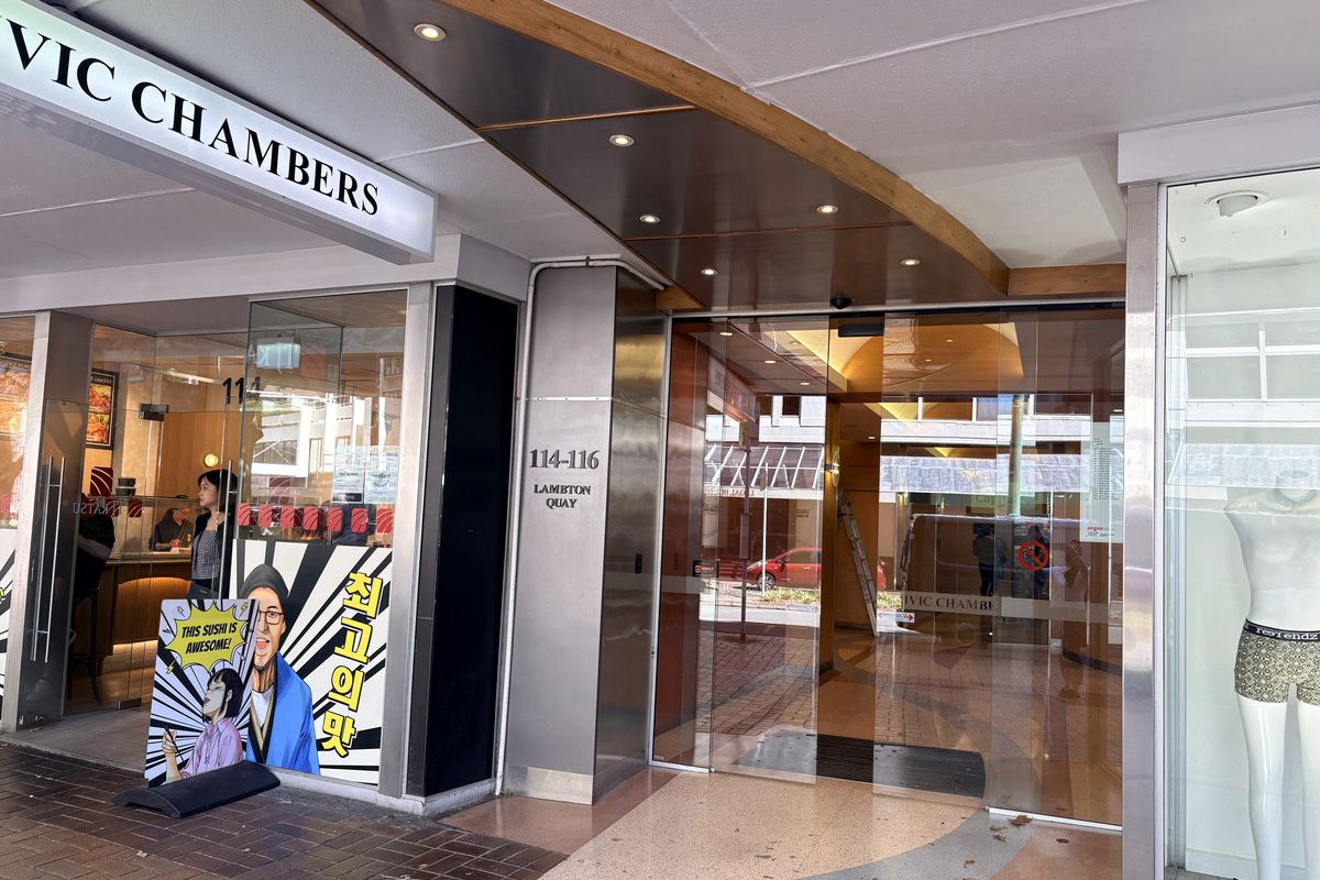 Prime spot on Lambton Quay - Vista 4