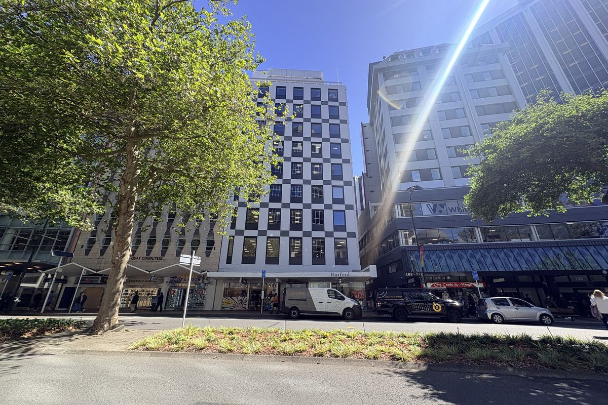 Prime spot on Lambton Quay - Vista 2
