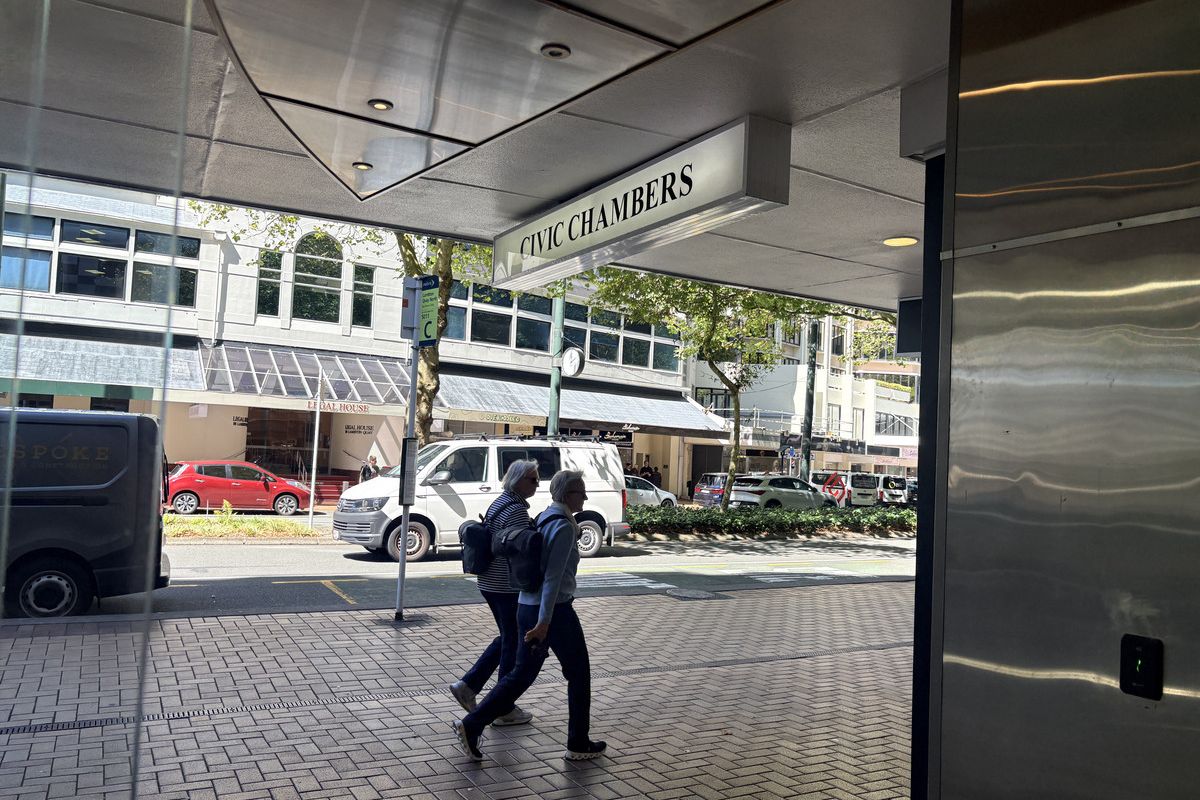 Prime spot on Lambton Quay - Vista 6