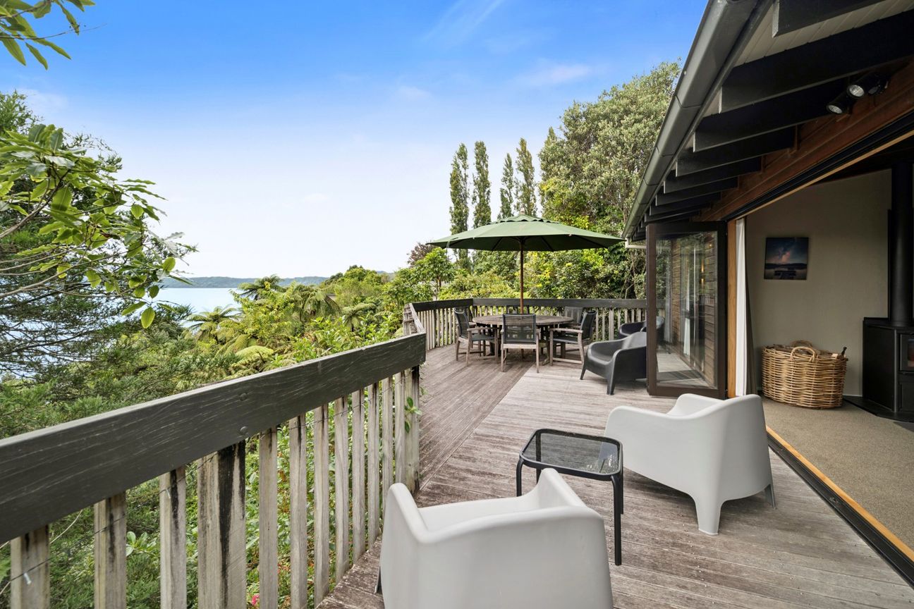 Waterfront Lake Tarawera – Great Value Opportunity - Więcej