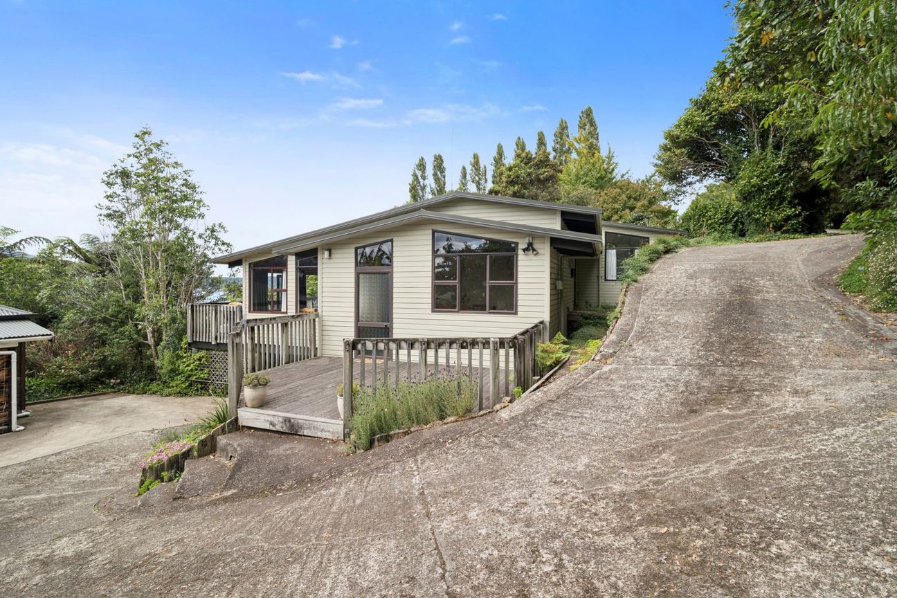 Waterfront Lake Tarawera – Great Value Opportunity - Widok 3