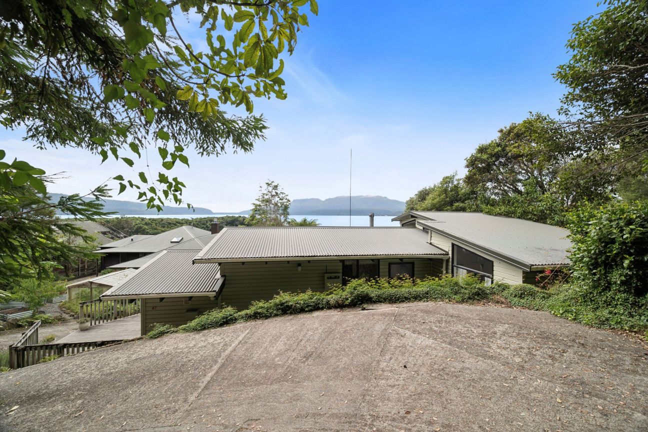 Waterfront Lake Tarawera – Great Value Opportunity - Widok 2