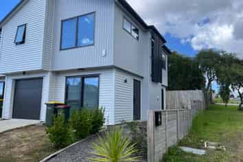 1/149 Tirimoana Rd, Te Atatu South