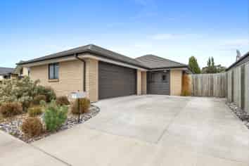 17 Minerva Crescent, Woodend