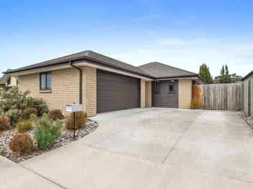 17 Minerva Crescent, Woodend