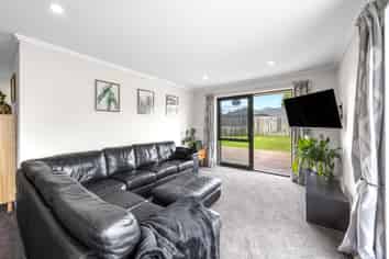 17 Minerva Crescent, Woodend