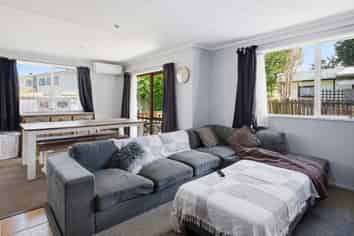 22A Thebes Street, Pomare