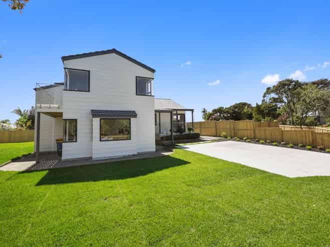 1 Awatahi Place, Greenhithe