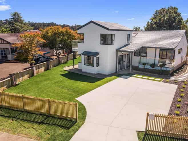 1 Awatahi Place, Greenhithe