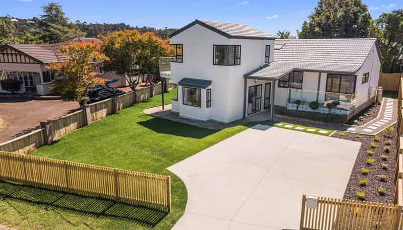 1 Awatahi Place, Greenhithe