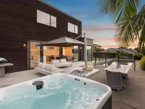 32 Defender Crescent, Beachlands