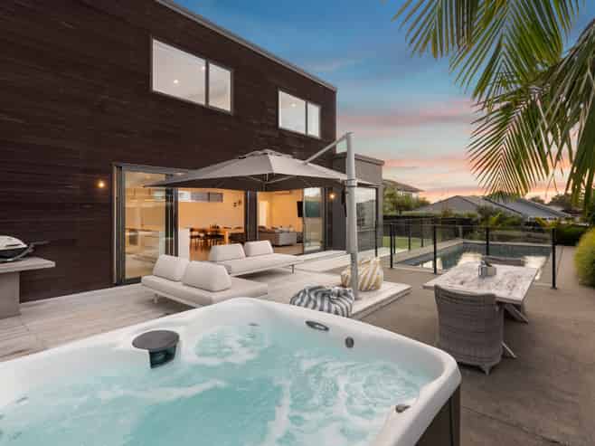 32 Defender Crescent, Beachlands