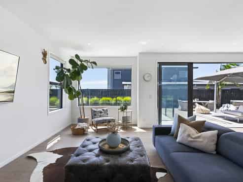 32 Defender Crescent, Beachlands