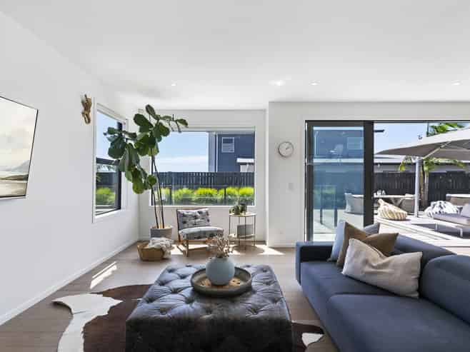 32 Defender Crescent, Beachlands