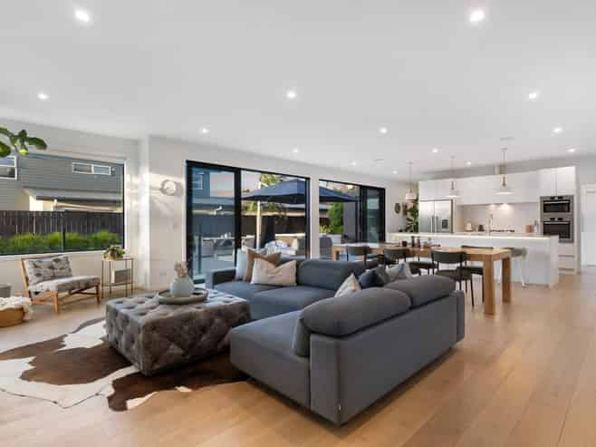 32 Defender Crescent, Beachlands